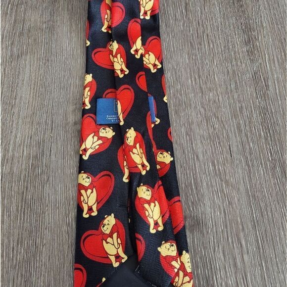 Disney Winnie-the-Pooh Valentine's Day Tie - Picture 6 of 6